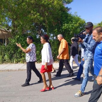 Chequea Viceprimera Ministra Cubana obras de rehabilitación hidráulica en Banes