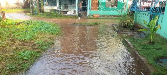 Crecida del río Cabaña provoca sensibles pérdidas en viviendas de varias localidades de Moa. Foto Telecristal